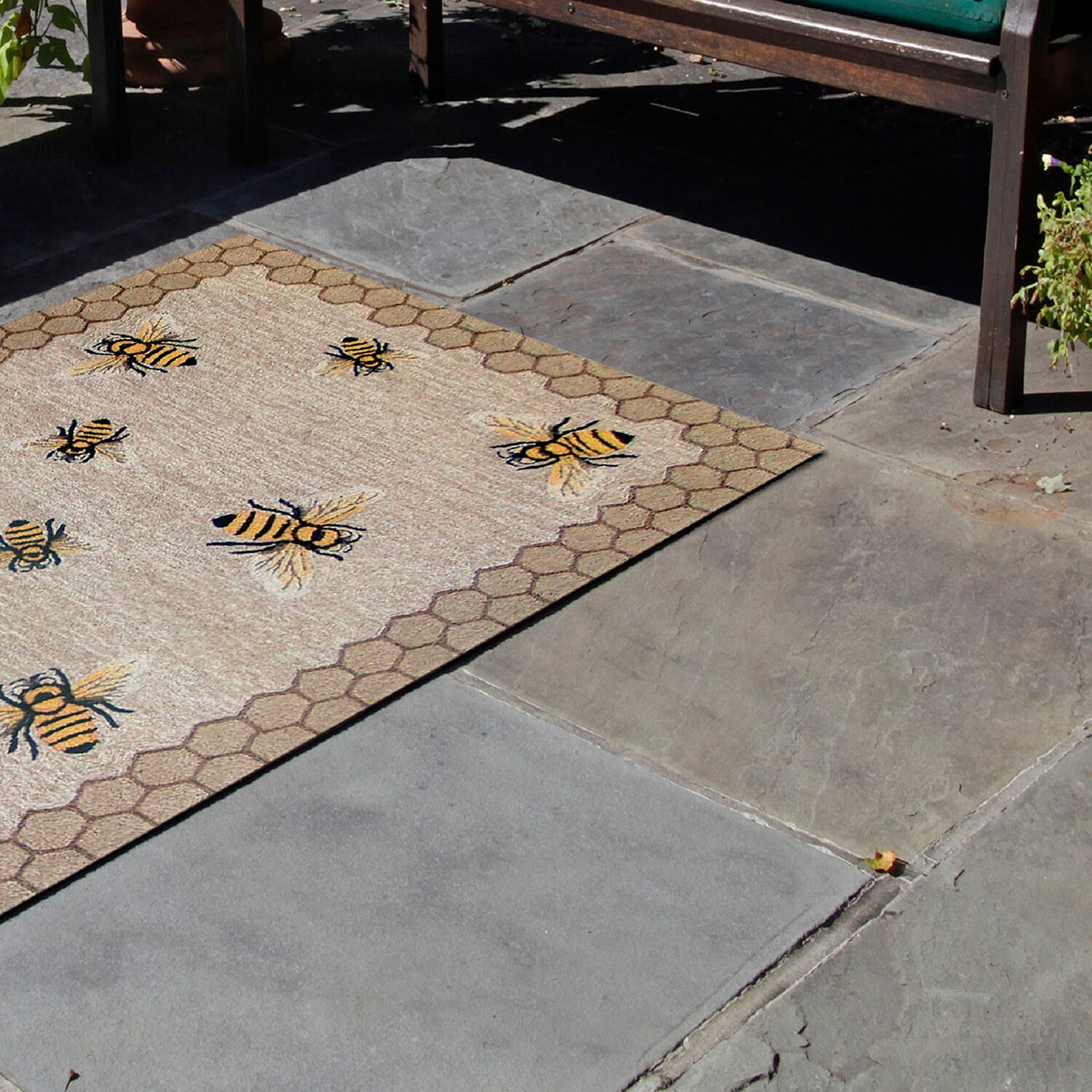Liora Manne Frontporch Honeycomb Bee Indoor/Outdoor Rug