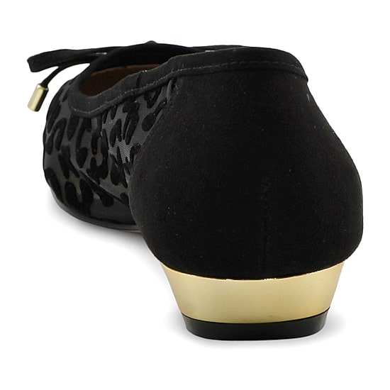 Charles David Maize Womens Cap Closed Toe Flat Heel Pumps