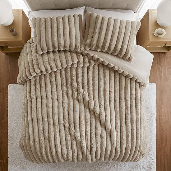 Madison Park Dahlia Faux Fur 3-pc. Midweight Comforter Set