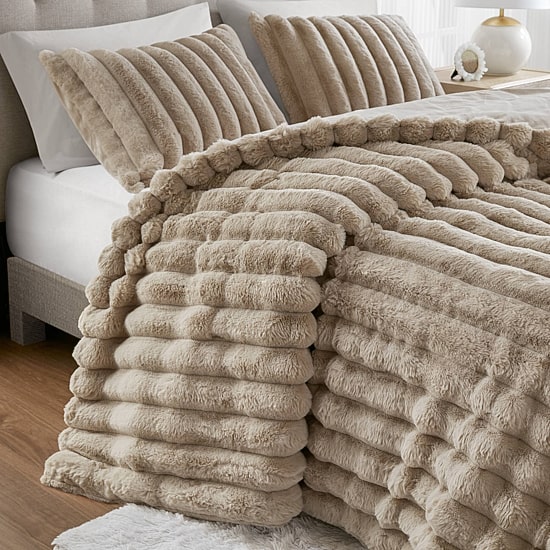 Madison Park Dahlia Faux Fur 3-pc. Midweight Comforter Set
