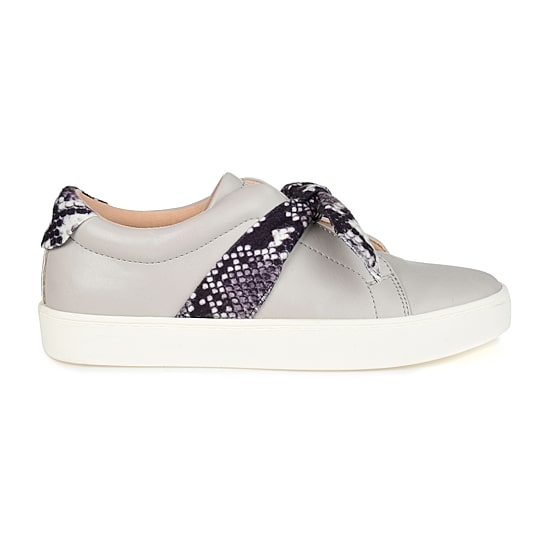 Journee Collection Abrina Womens Round Closed Toe Slip-On Shoe