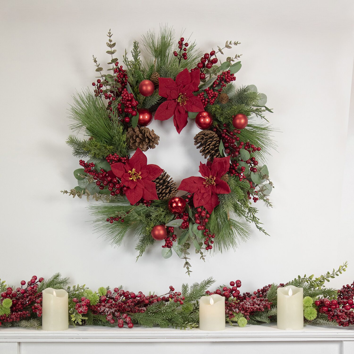 Northlight 28in Red Berry And Poinsettia Wreath