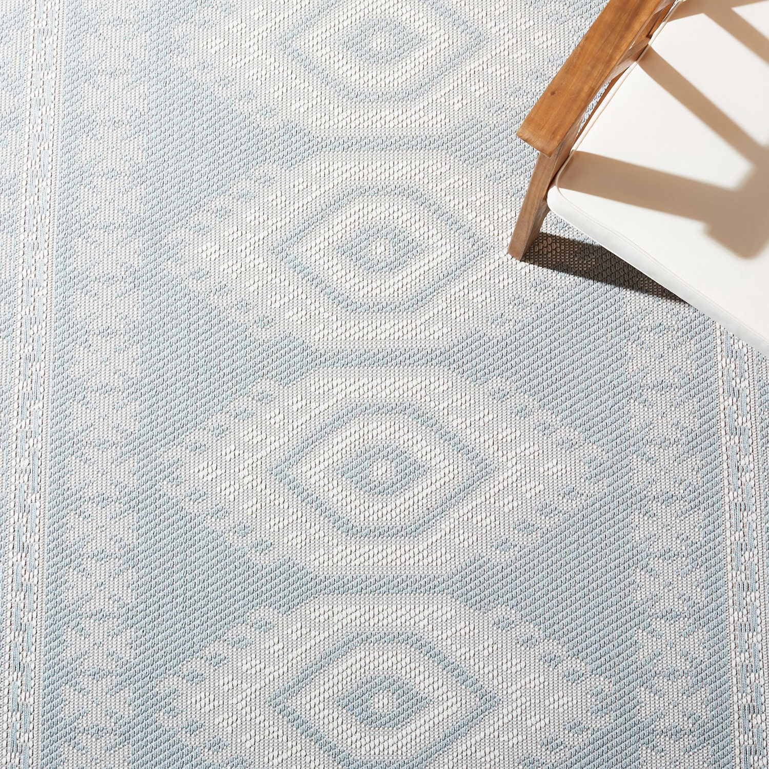 Martha Stewart Meera Medallion Washable 6'7" X 6'7" Outdoor Square Area Rug"