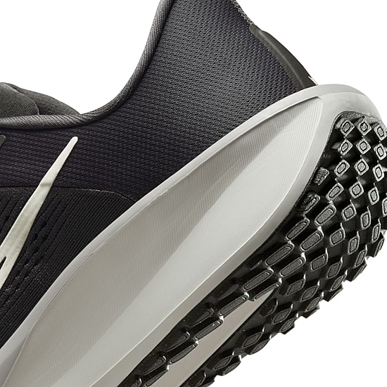 Nike Quest 6 Mens Running Shoes