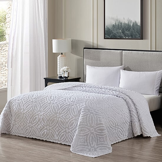 Beatrice Home Fashions Wedding Ring Chenille Bedspread