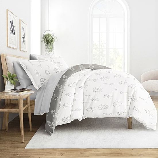 Casual Comfort Patterned Down Alternative Complete Bedding Set with Sheets