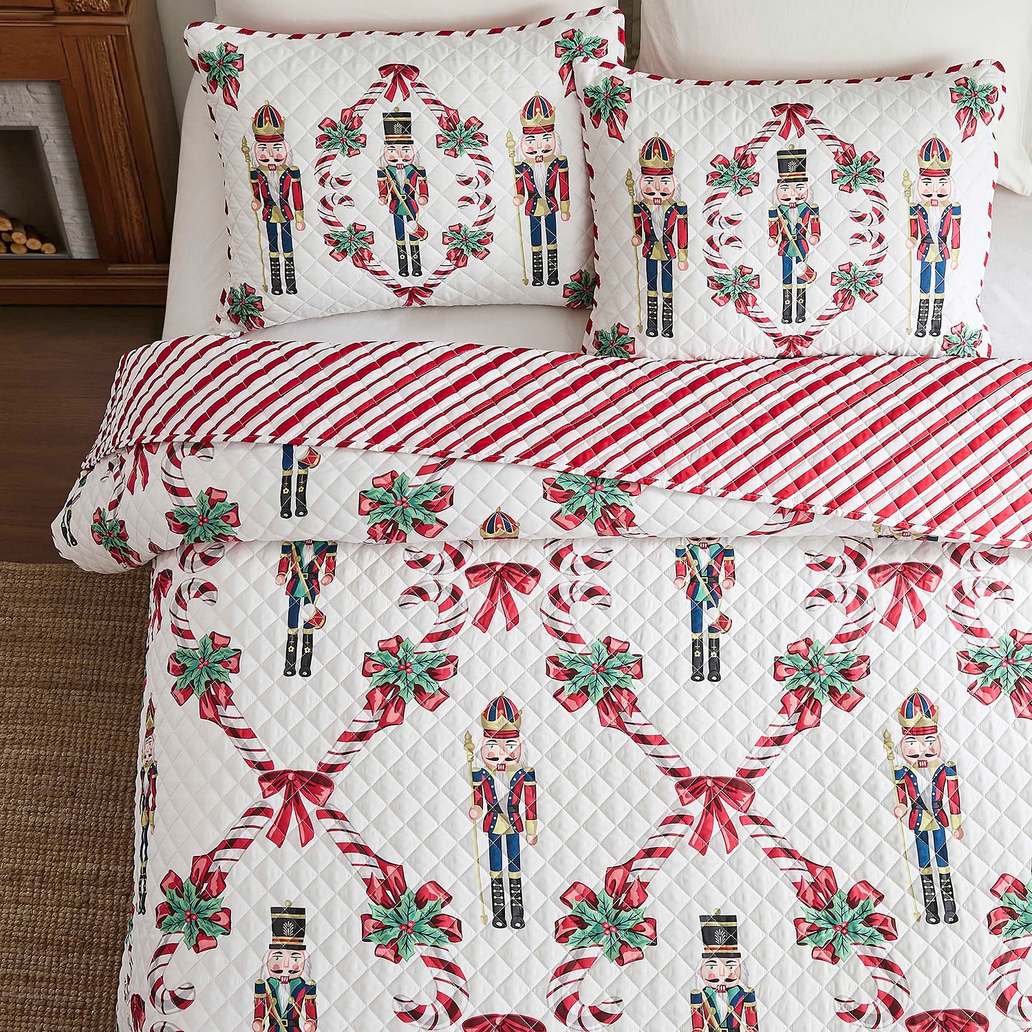 Avanti Nutcracker Set Reversible Quilt
