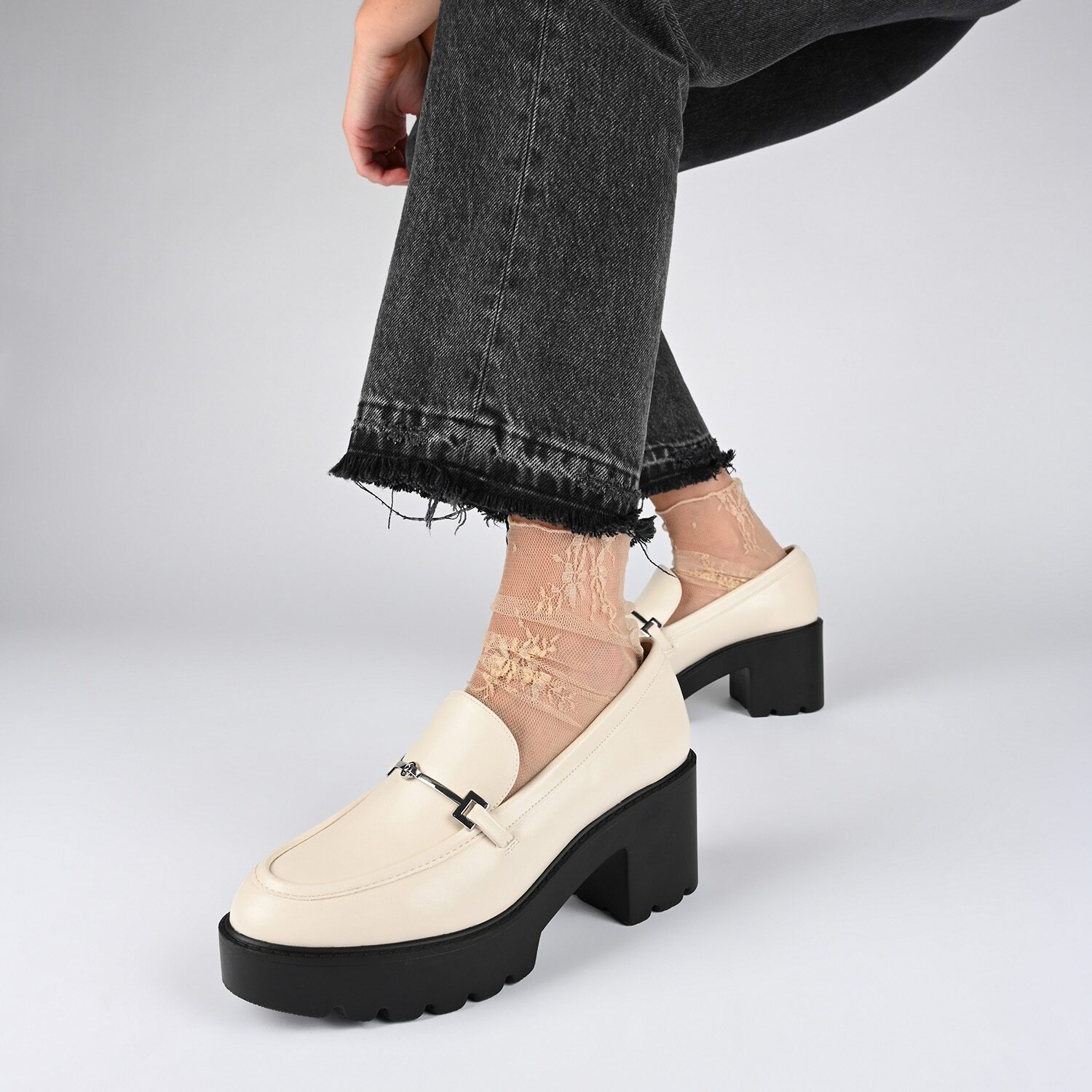 Journee Collection Kezziah Womens Moc Closed Toe Block Heel Pumps