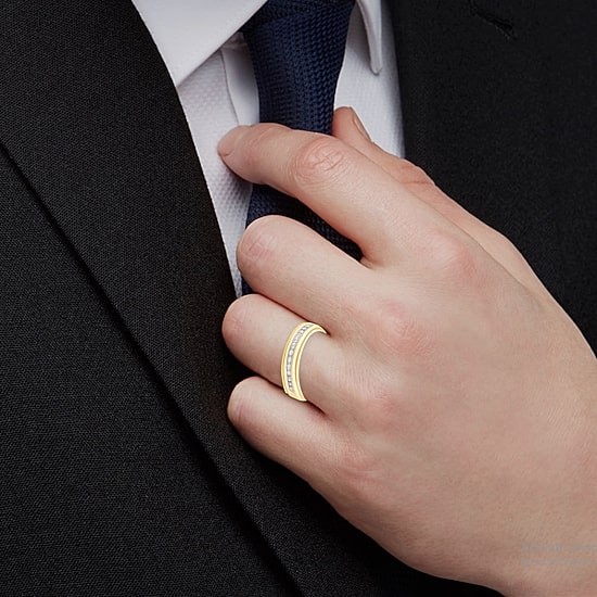 Mens 1/10 CT. T.W. Natural Diamond 10K Gold Band