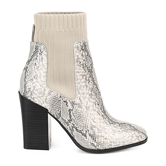 Journee Collection Womens Adalia Stacked Heel Booties