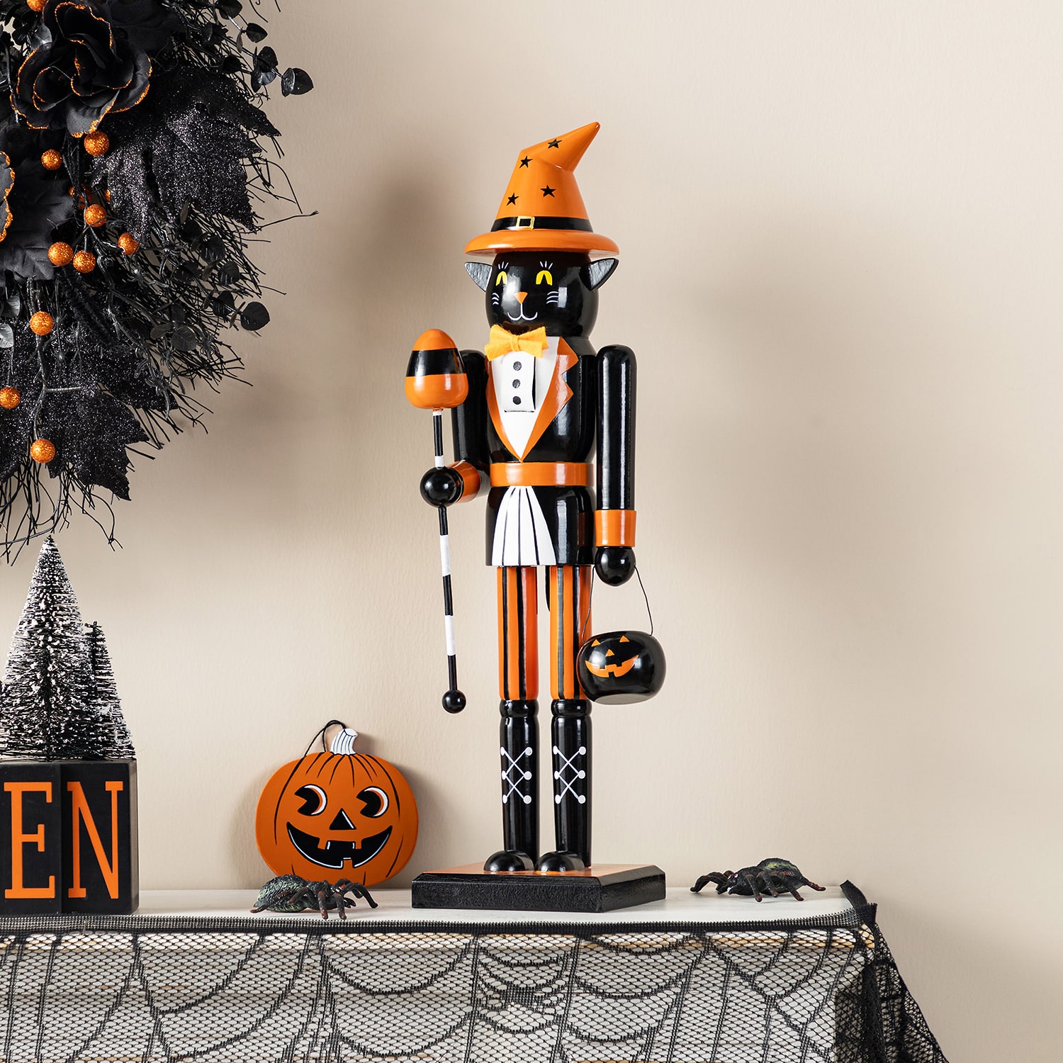 Glitzhome 19"H Halloween Wooden Black Cat Pumpkin Ornament Wood Nutcracker