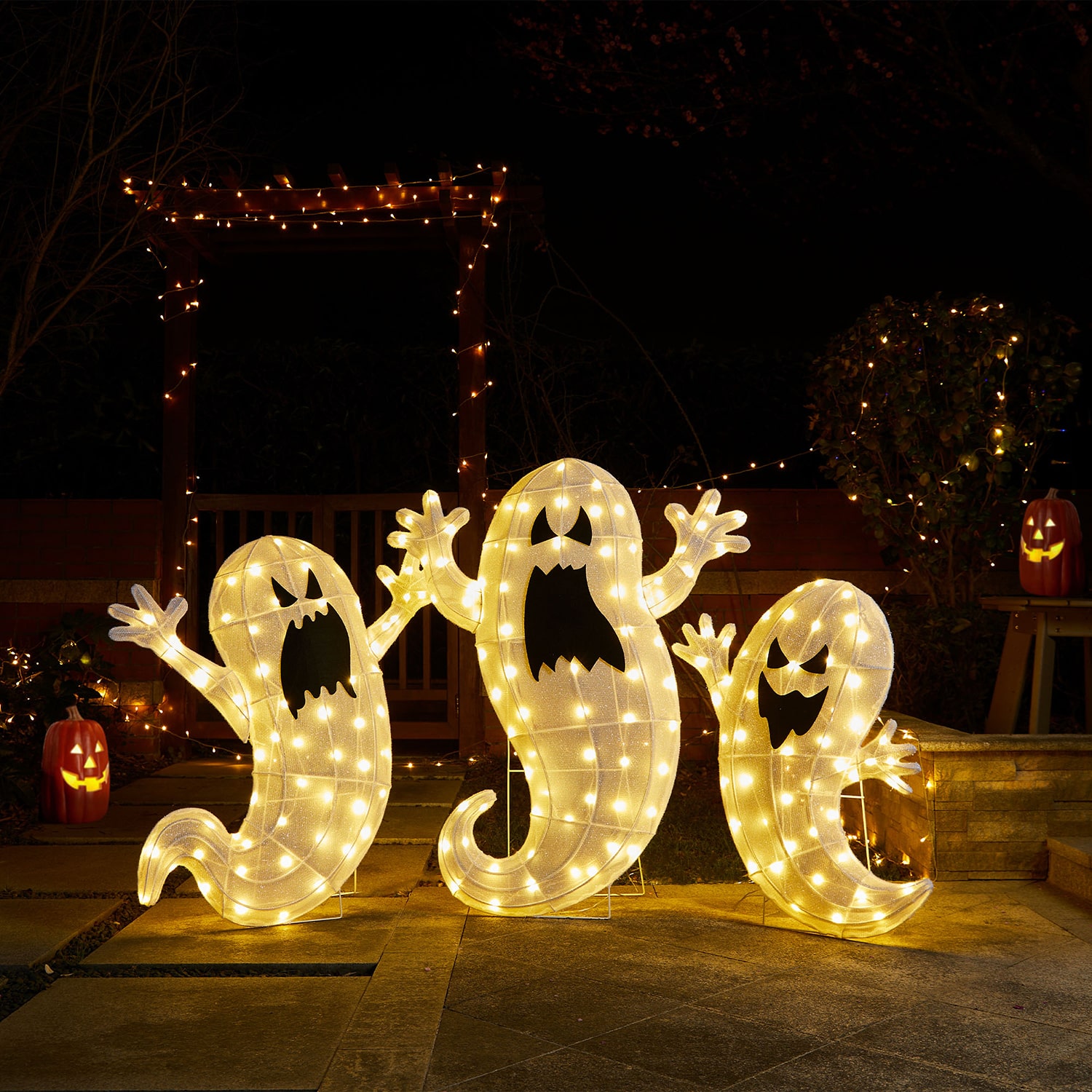 Glitzhome Lighted Halloween .5d Ghosts Family Outdoor Décor -pc. Halloween Inflatable