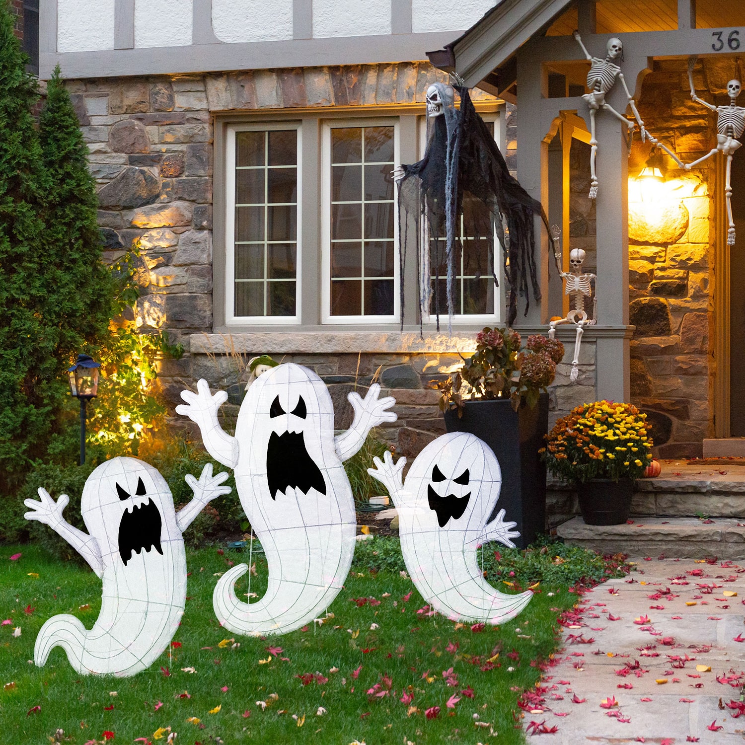 Glitzhome Lighted Halloween .5d Ghosts Family Outdoor Décor -pc. Halloween Inflatable