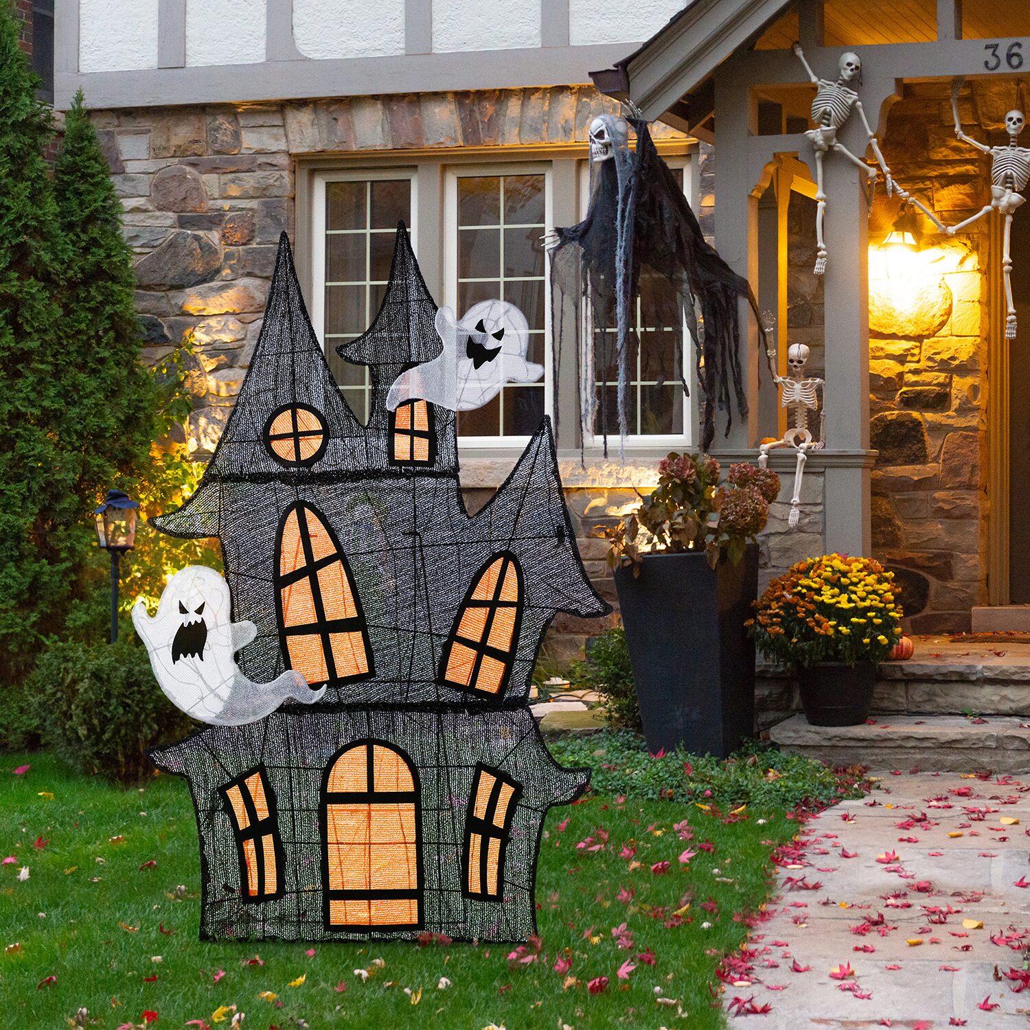 Glitzhome 62"H Lighted Halloween 2d Haunted House Outdoor Décor Halloween Inflatable