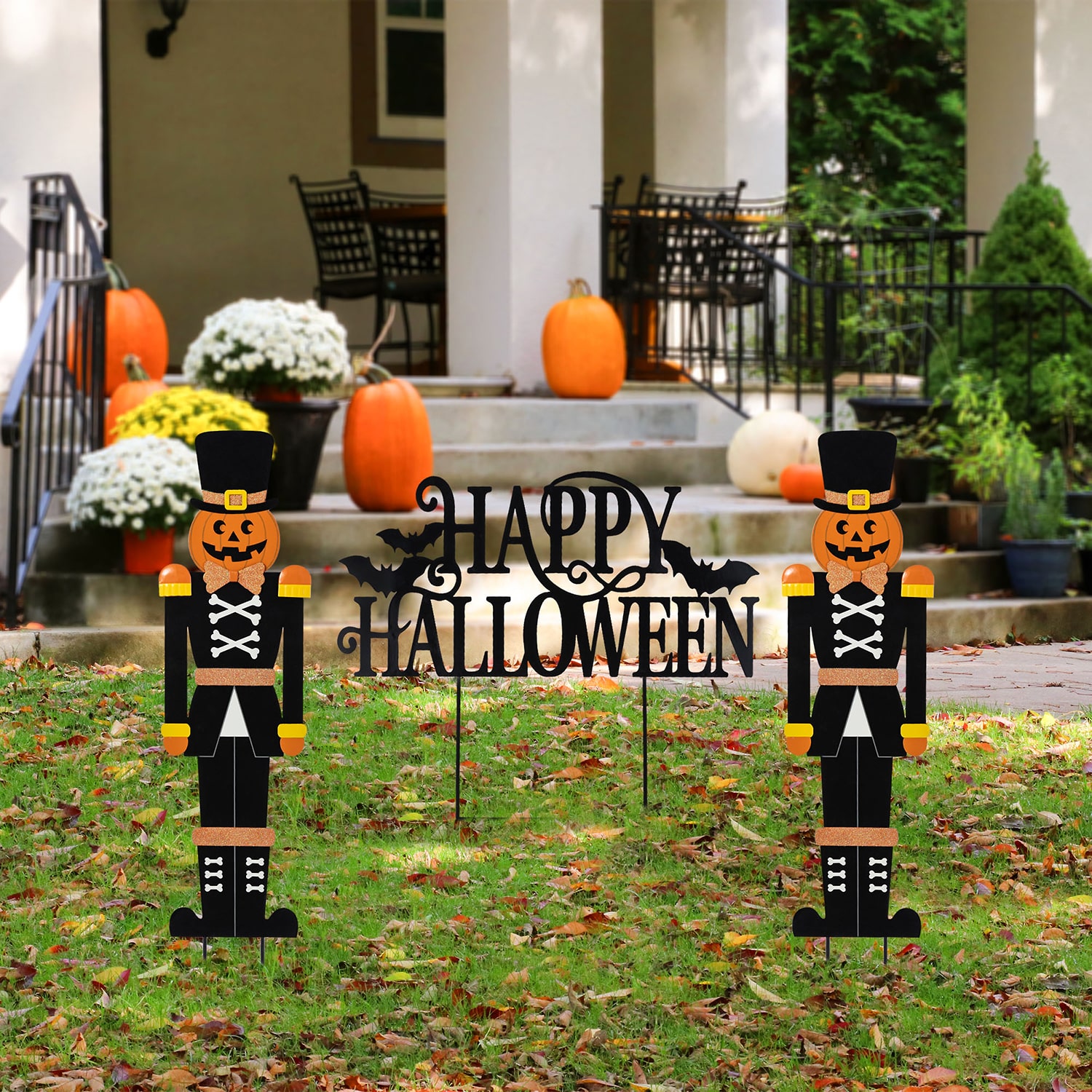 Glitzhome 32"H Halloween Metal Nutcracker And Happy Halloween Halloween Yard Art