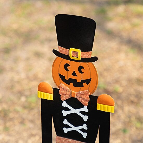 Glitzhome 32"H Halloween Metal Nutcracker And Happy Halloween Halloween Yard Art