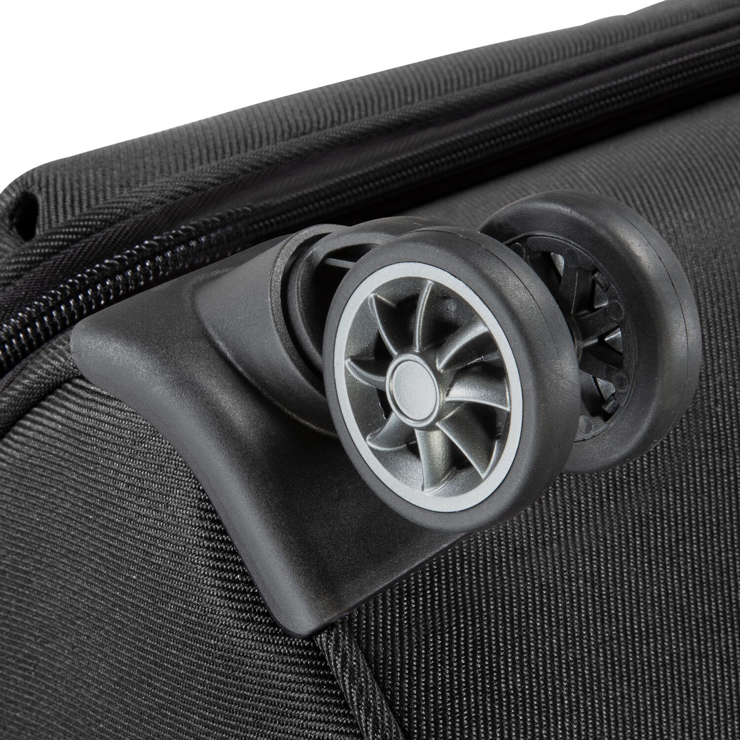 Skyway Everett 20 Inch Softside Lightweight Carry-On Spinner Luggage