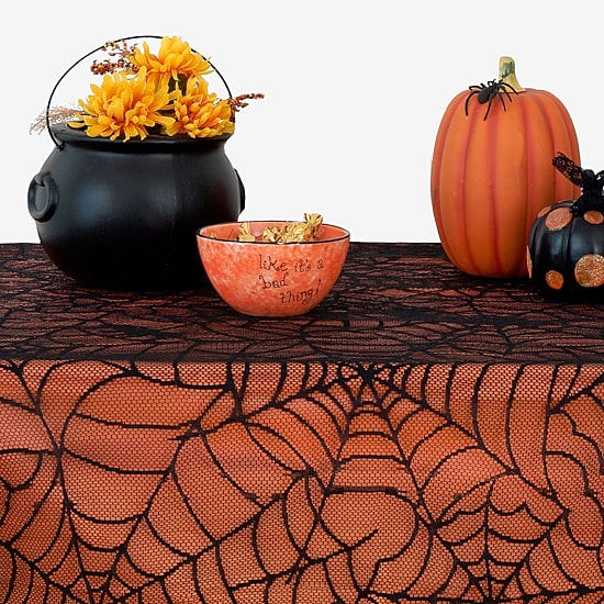 Threadmade Crawling Halloween 60x84 Tablecloth