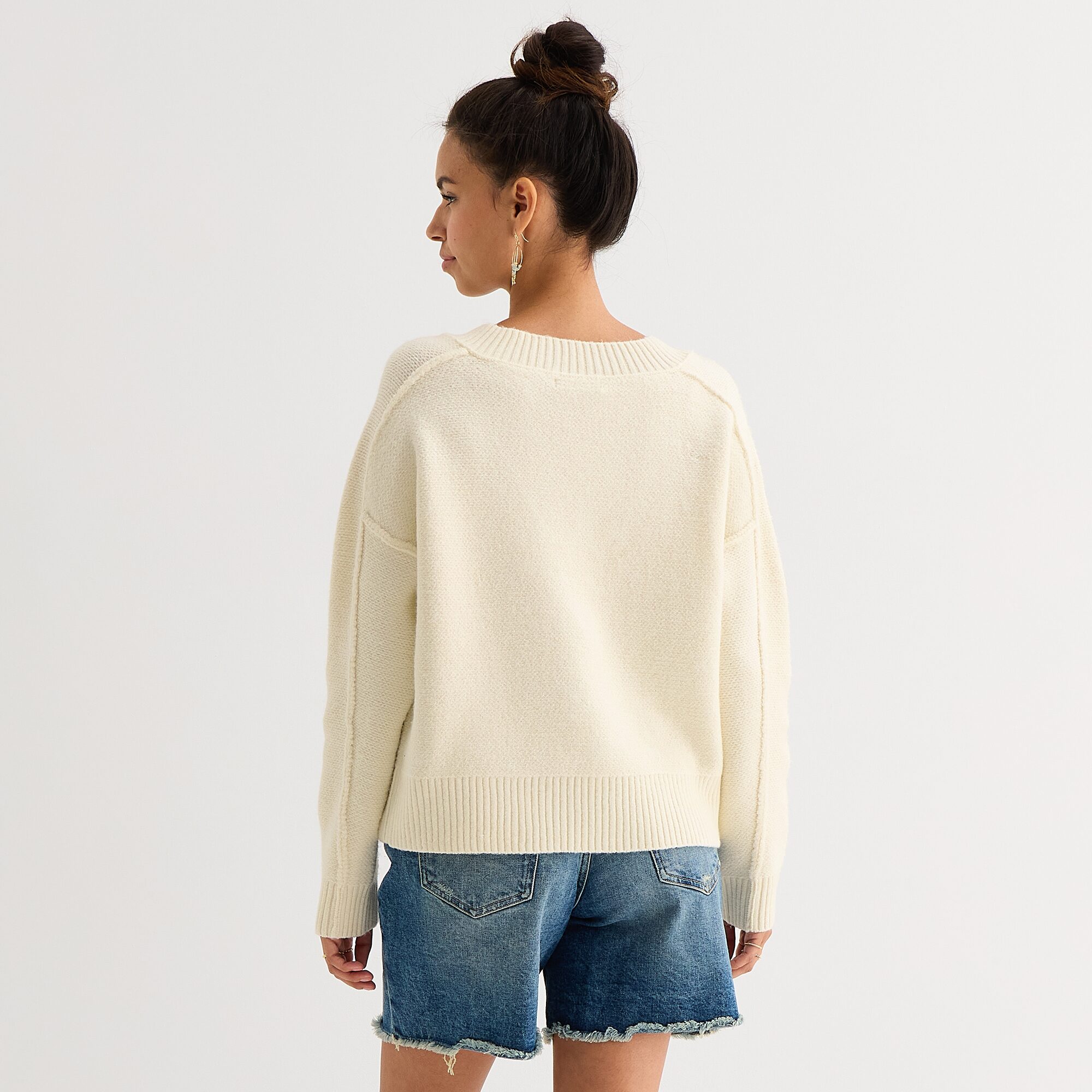 Arizona Juniors Womens V Neck Long Sleeve Pullover Sweater