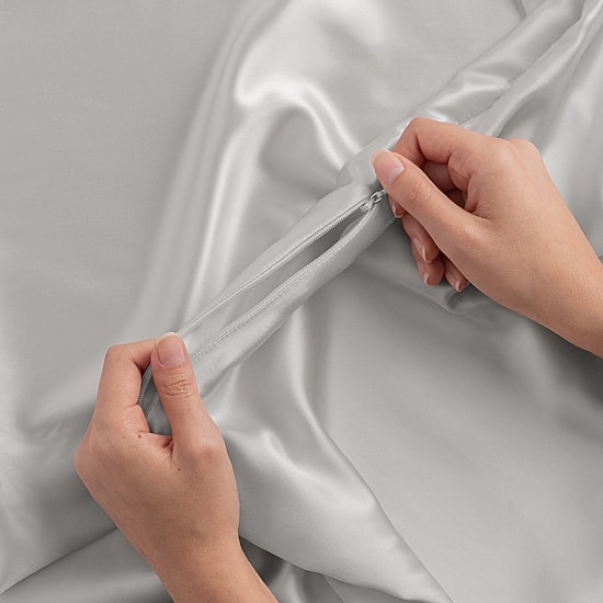 Casual Comfort Luxurious 100% Mulberry Silk Pillowcase