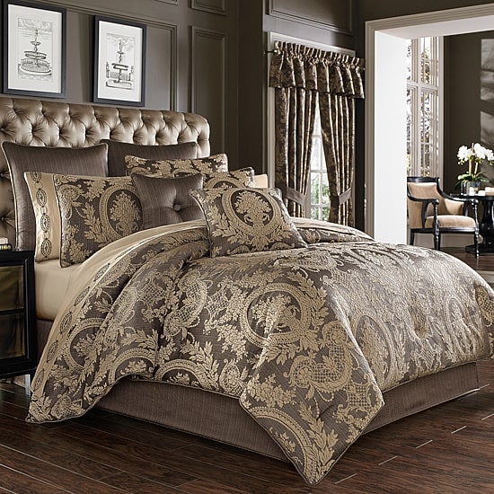 Five Queens Court Neapolitan 4-pc. Damask + Scroll Comforter Set