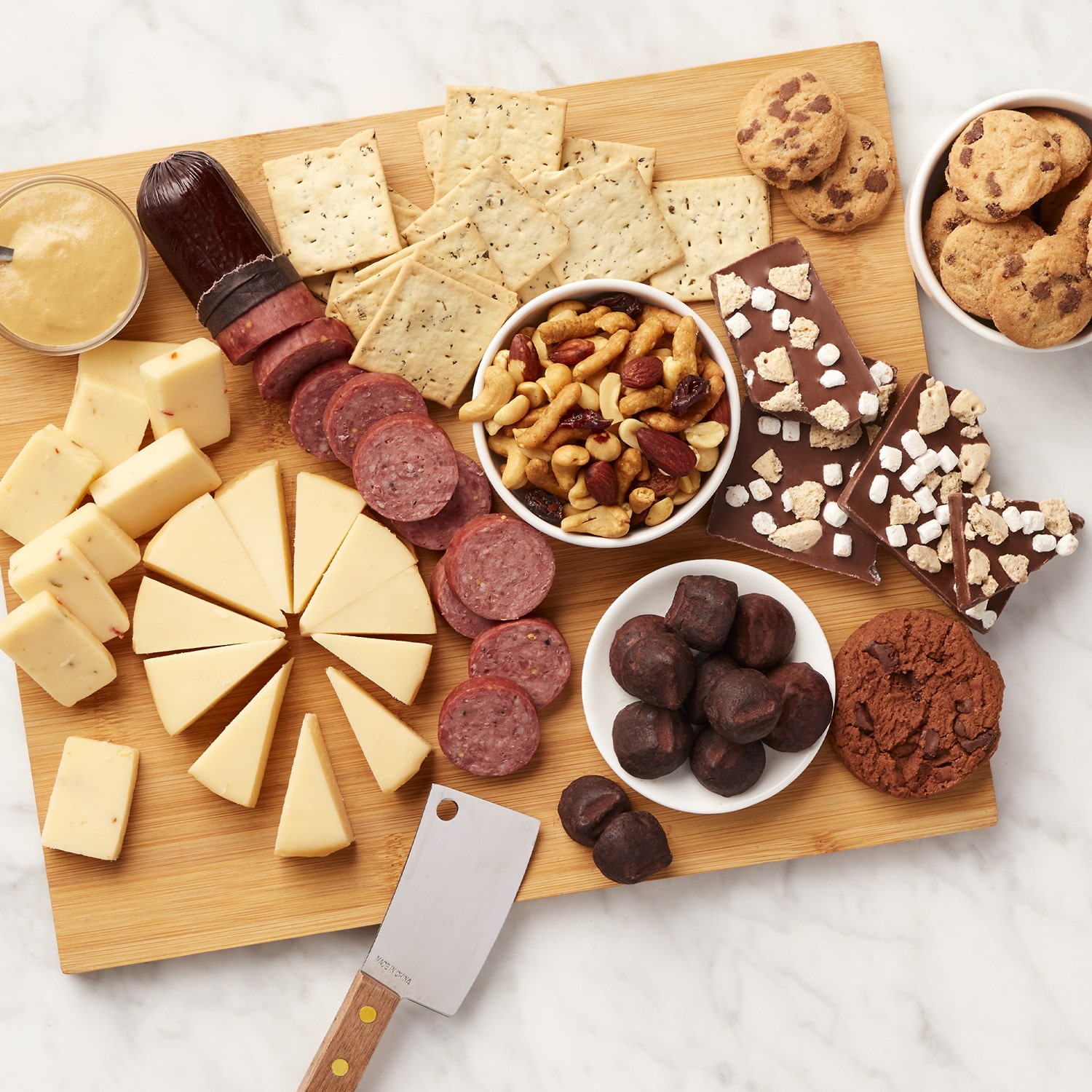Hickory Farms Share the Season Holiday Cutting Board Set