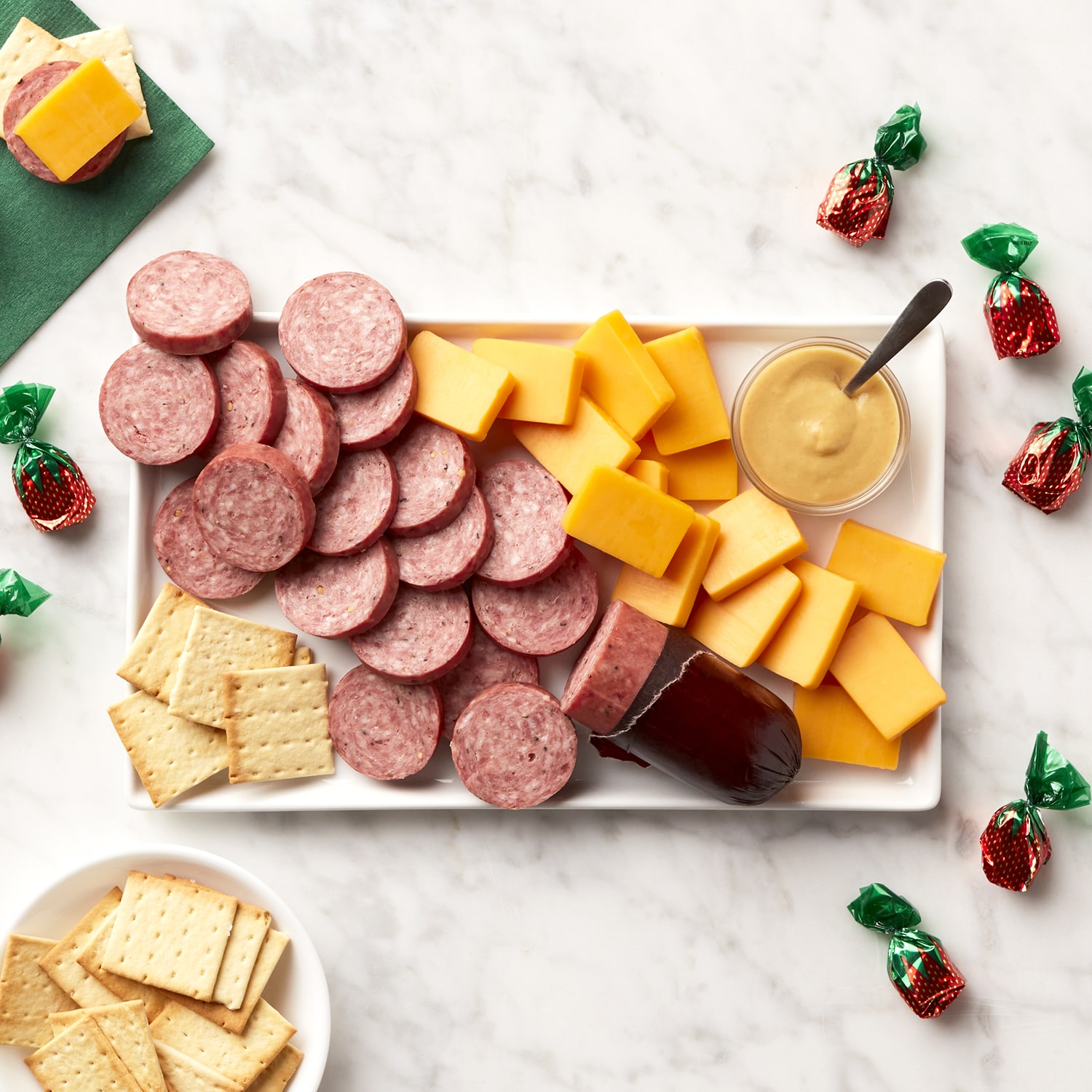 Hickory Farms Deluxe Merrymaker Gift Basket Set