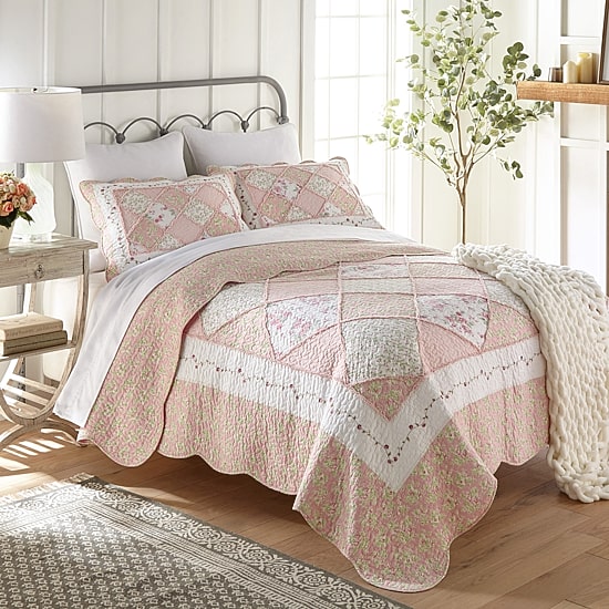 Donna Sharp Strawberry Garden 3-pc. Hypoallergenic Quilt Set