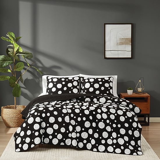 Truly Soft Sophia Dot Quilt Set