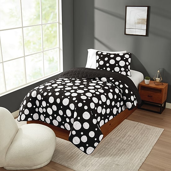 Truly Soft Sophia Dot Quilt Set