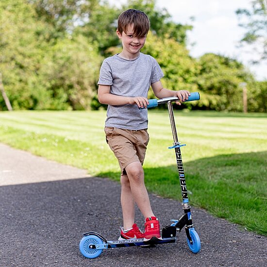 Ozbozz Nebulus Two Wheel Kids Scooter : Blue & Black Scooter