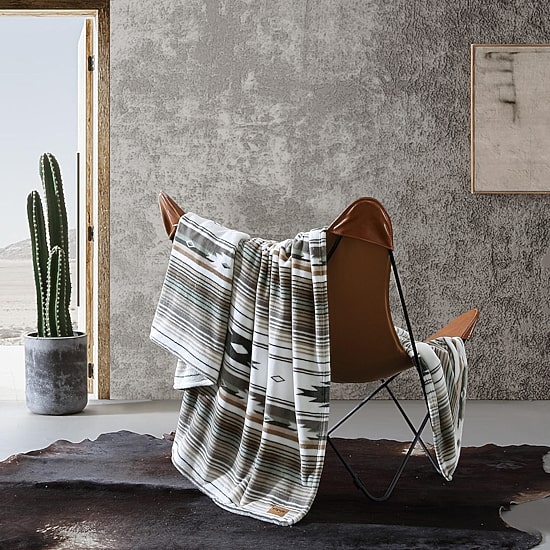 Eddie Bauer Coyote Sands Plush fleece Blanket