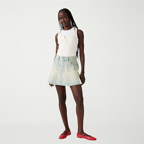 Levi's® Women's  Mid Rise Mini Pleated Skirt