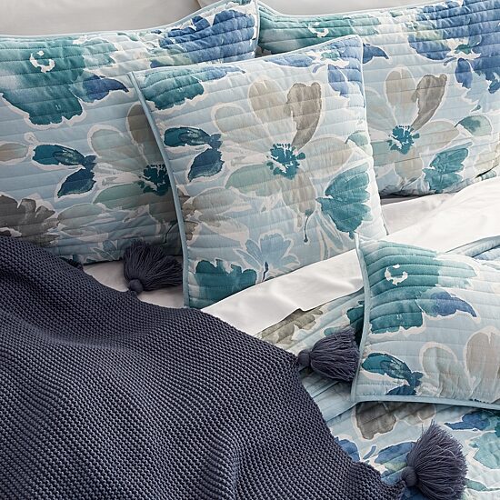 Queen Street Michelle Floral Hypoallergenic Quilt
