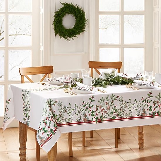 Threadmade Winter Berry Tablecloth