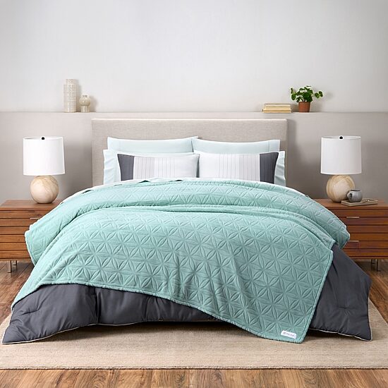Gaiam Velvetloft Plush Lightweight Blanket