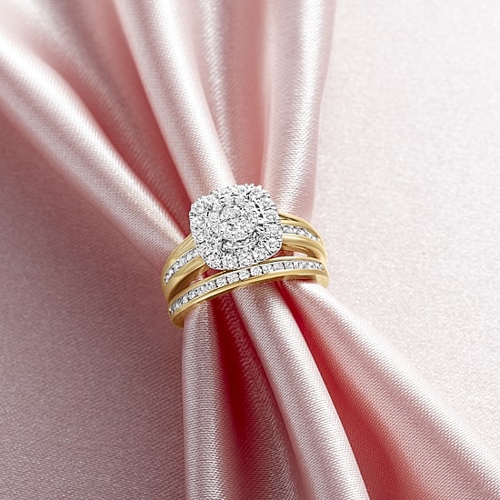 (I / SI2) Womens 1 CT. T.W. Lab Grown White Diamond 10K or 14K Gold Cushion Side Stone Halo Bridal Set
