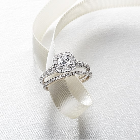 1 CT.T.W. (G / VS2-SI1) Lab-Grown Diamond Cushion Halo Wedding Engagement Ring in 10K Gold