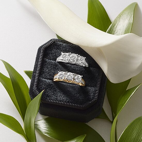 Love Lives Forever (G / Si1-Si2) Womens 1 1/2 CT. T.W. Lab Grown White Diamond 10K Gold Round 3-Stone Engagement Ring