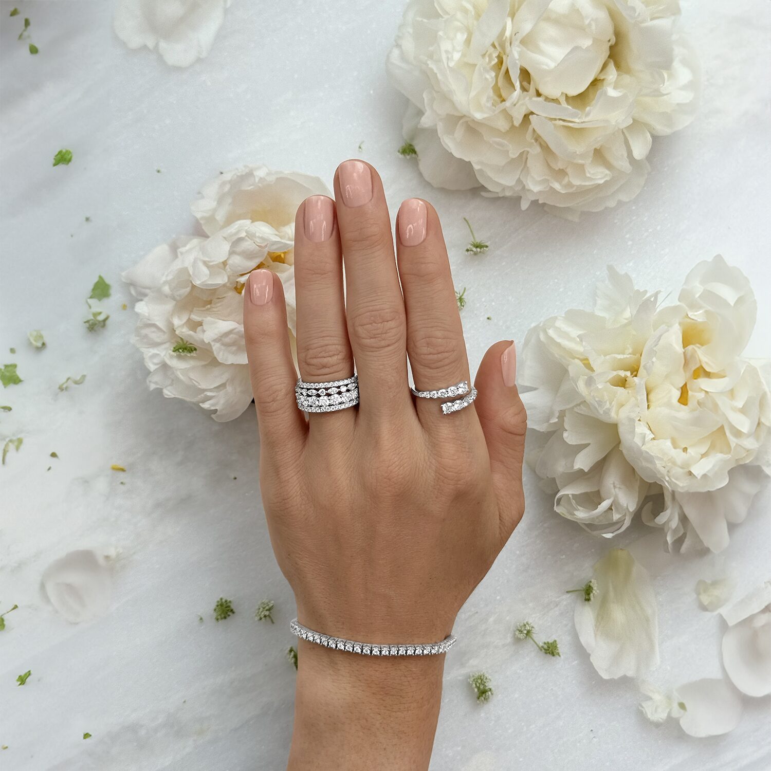(H-I / Si1-Si2) Womens 1/2 CT. T.W. Lab Grown White Diamond 10K Gold Marquise Wedding Band