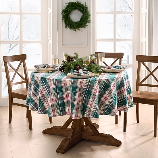 Threadmade Holiday Fireside Round Oval Tablecloth