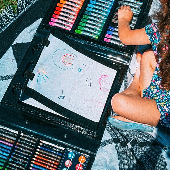 Art 101 Budding Artist Pop-Up Easel 150 Piece Doodle and Color Art Set