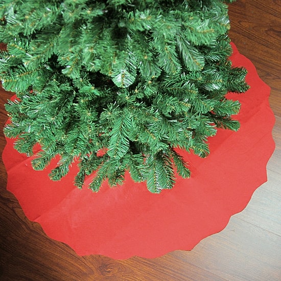 Northlight Red Scalloped Edge Tree Skirt