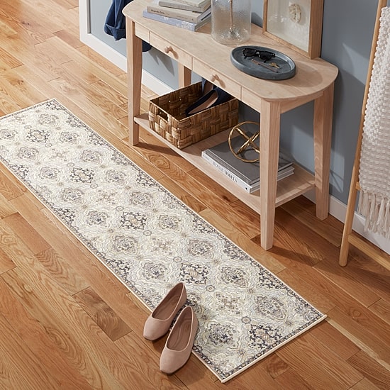 Town And Country Avani Floral Washable 19" X 78" Indoor Rectangular Runner