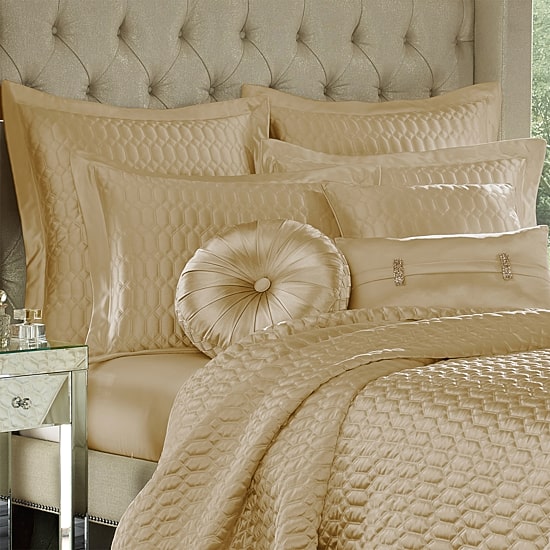 Five Queens Court Saranda Coverlet