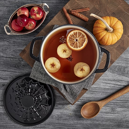 Smith & Clark Spiderweb Cast Iron 3-qt. Dutch Oven with Lid