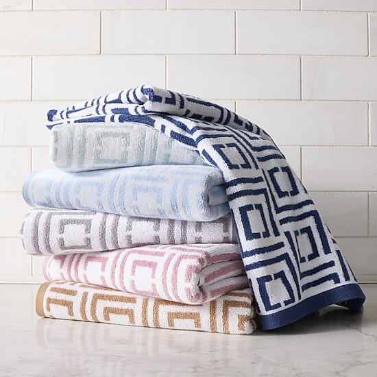 Liz Claiborne Signature Plush Logo Bath Towel
