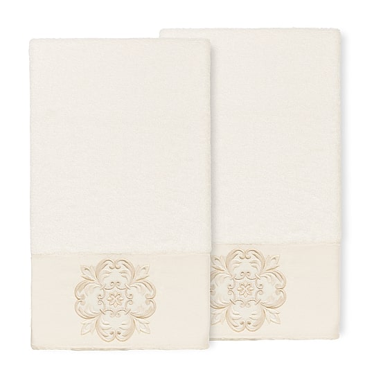 Linum Home Textiles Alyssa Embellished 2-pc. Embellished Medallion Bath Towel