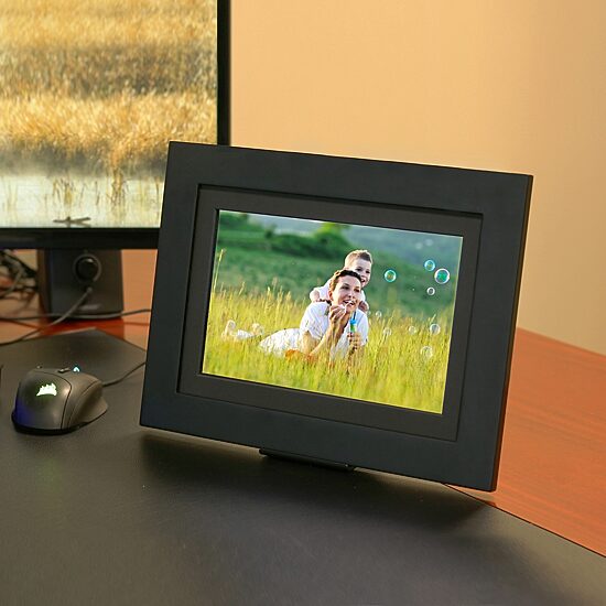 Brookstone PhotoShare Friends and Family Smart Frame – 10.1-inch