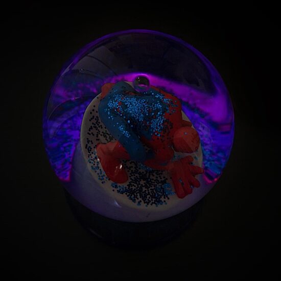 Marvel Spiderman Crouch Skyline Light Up Snow Globe
